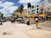 shops along the beach in Philipsburg
